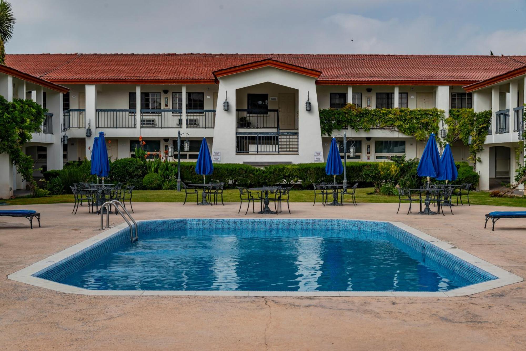 Quinta Dorada Hotel & Suites Салтильо Екстериор снимка