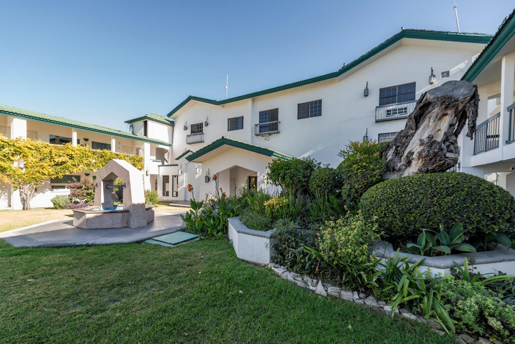 Quinta Dorada Hotel & Suites Салтильо Екстериор снимка