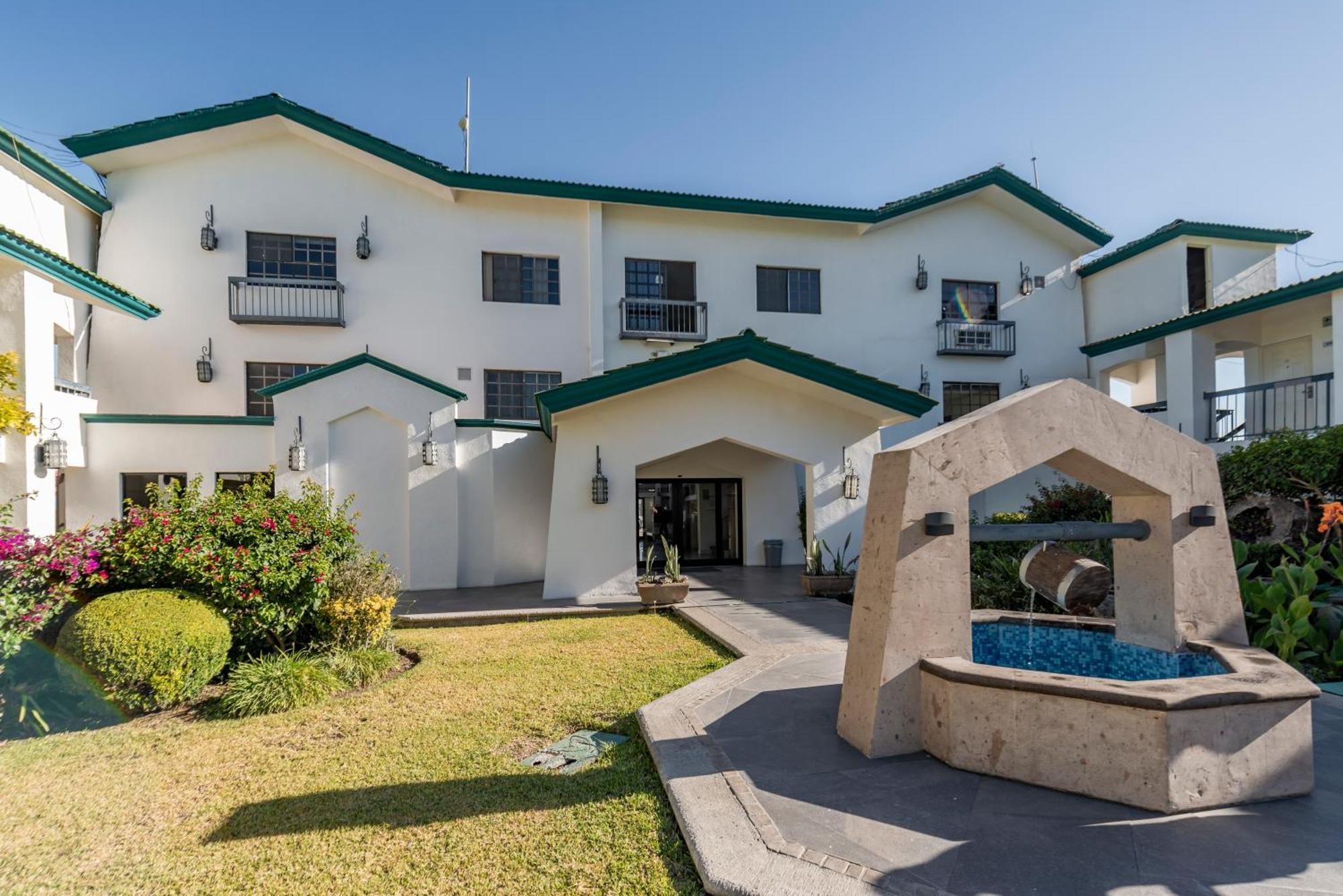 Quinta Dorada Hotel & Suites Салтильо Екстериор снимка
