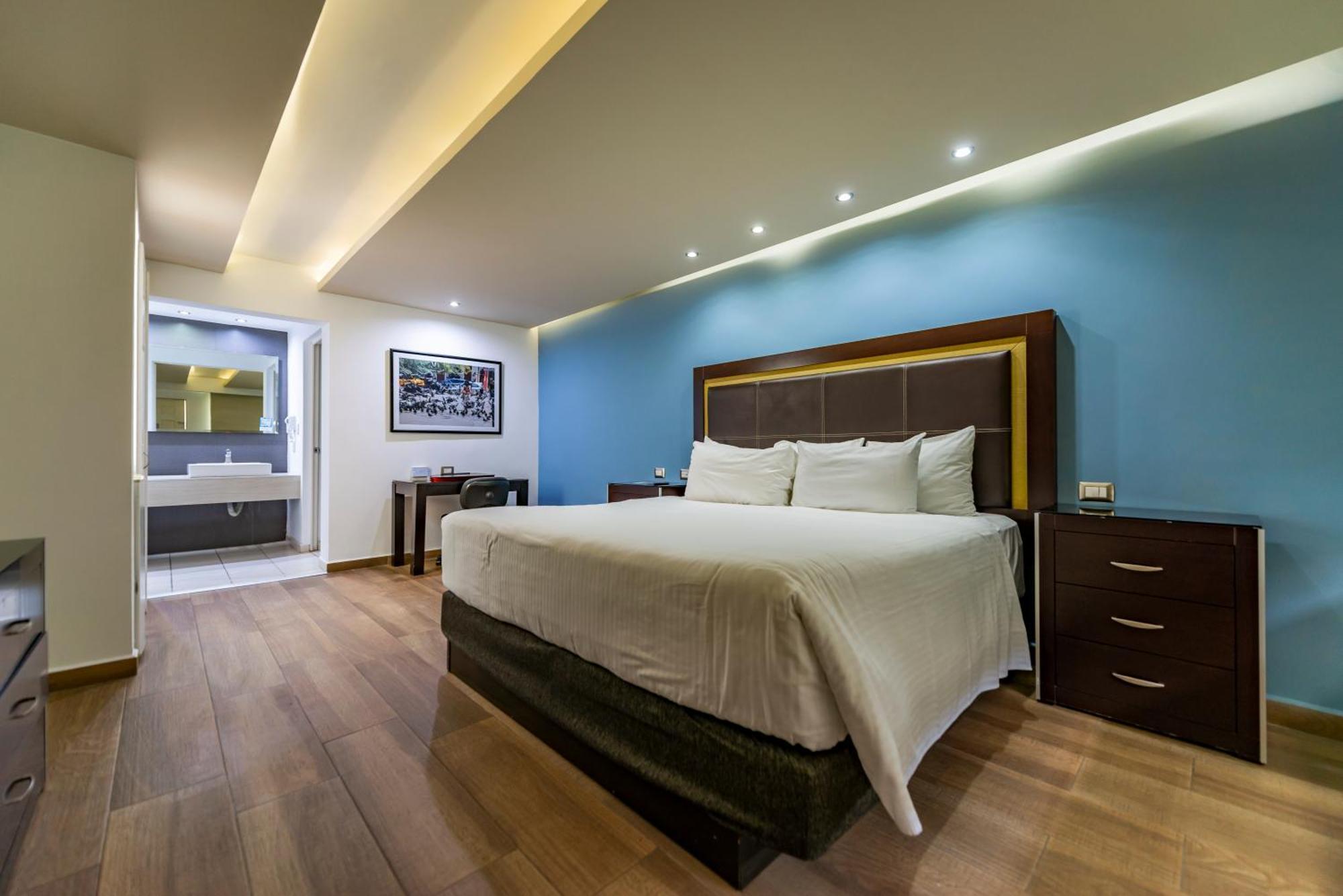 Quinta Dorada Hotel & Suites Салтильо Екстериор снимка