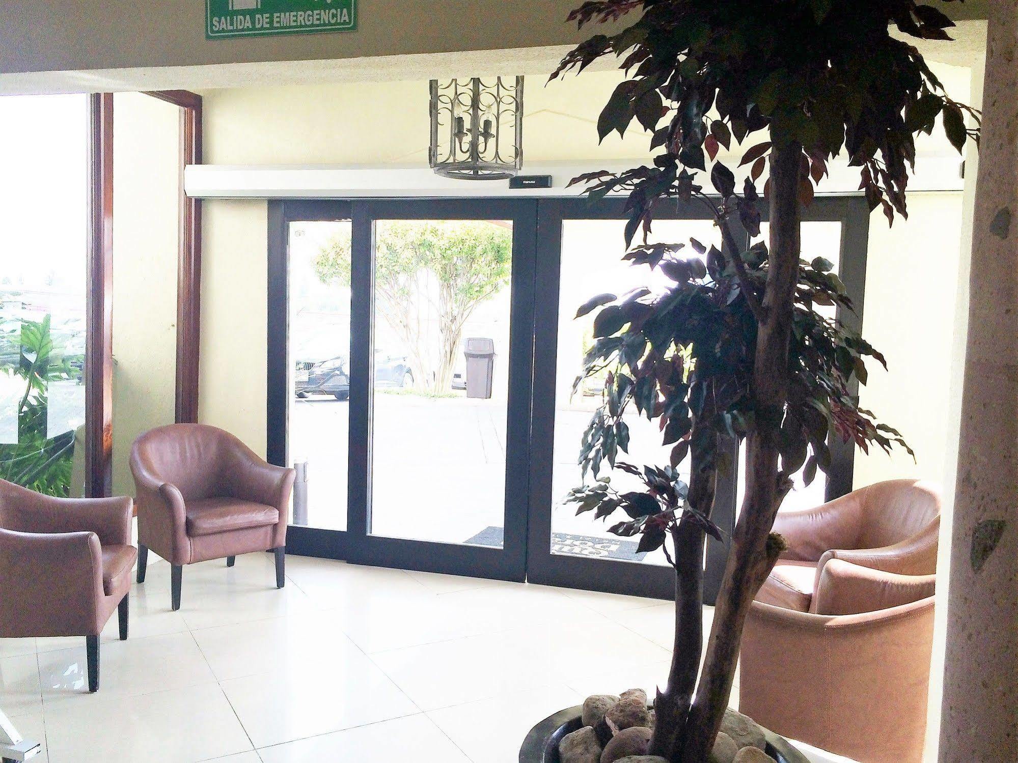 Quinta Dorada Hotel & Suites Салтильо Екстериор снимка