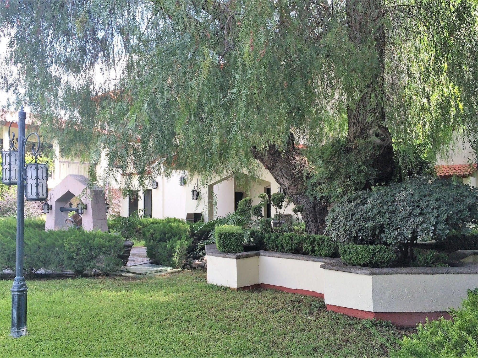 Quinta Dorada Hotel & Suites Салтильо Екстериор снимка